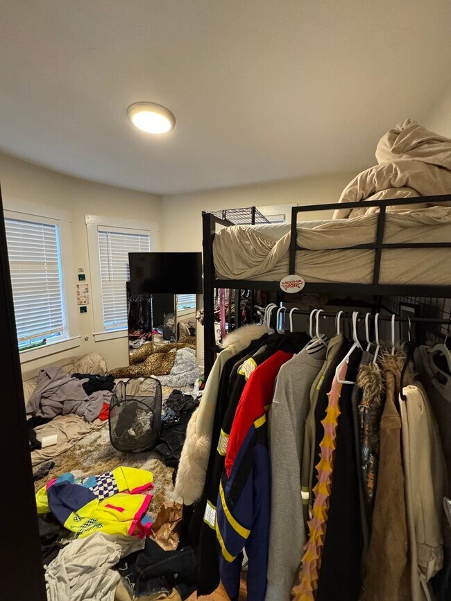 Building Photo - Single-Family House in Allston, In-Unit Laundry, Porch, Central Heat/AC, Parking, Eat-in Kitchen