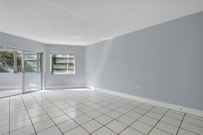 Building Photo - 1635 NE Miami Gardens Dr