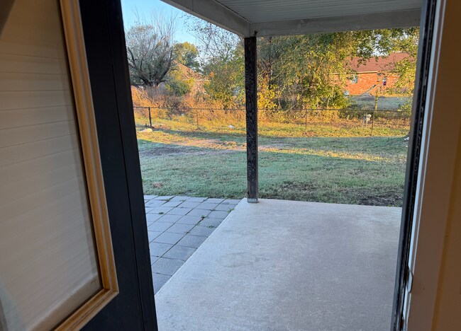 Building Photo - 1216 W Duncan Rd