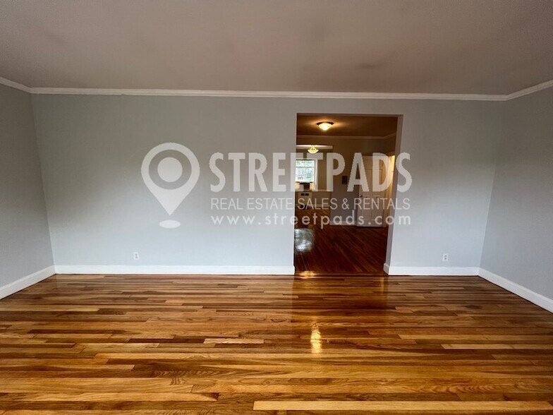 Building Photo - 1153 Beacon St