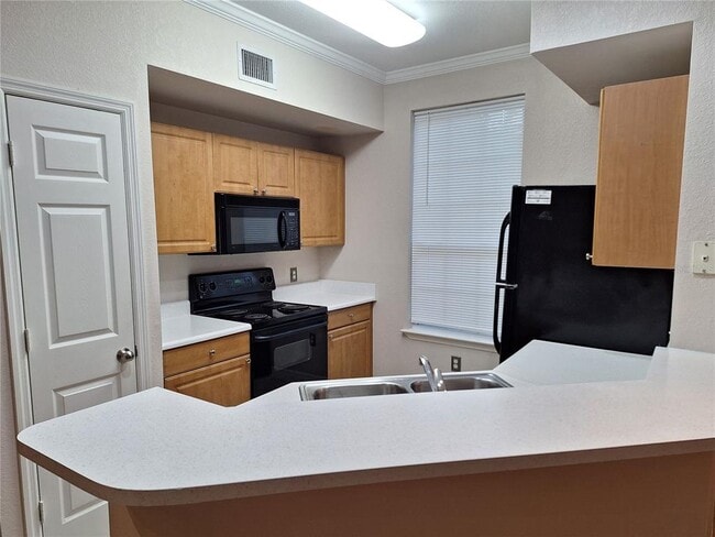 Building Photo - 5550 Rosehill Rd