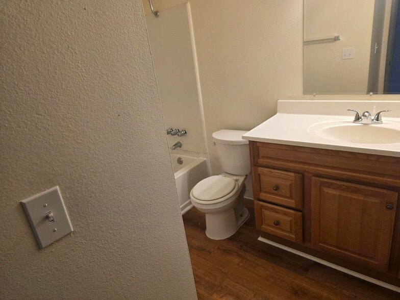 Building Photo - 300 Whitesell Ave W