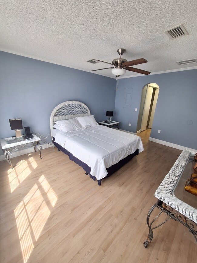 Building Photo - 7493 Sealawn Dr