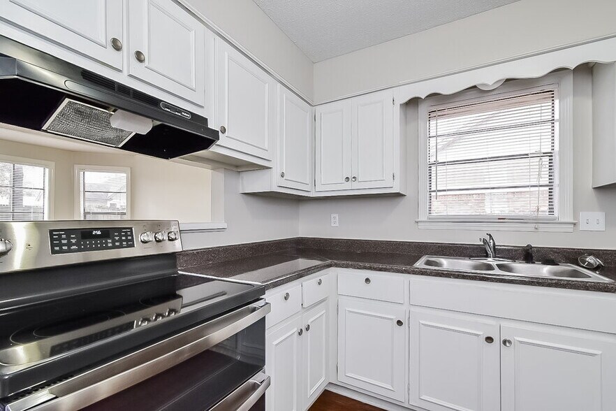 Building Photo - 7371 Hollorn Ln