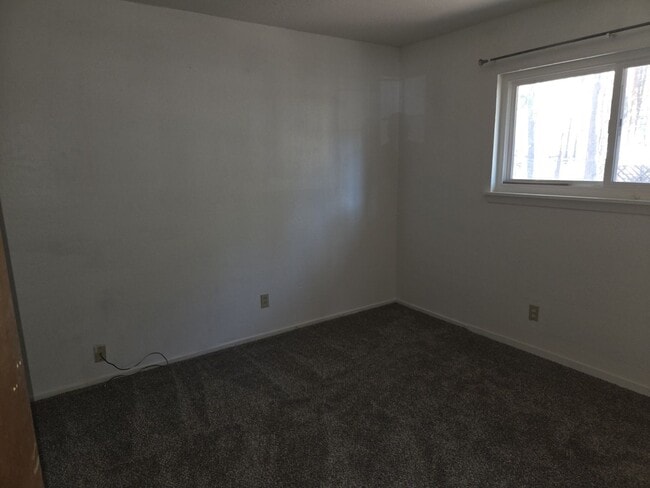 Building Photo - unfurnished two bedroom house