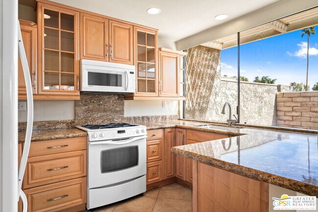 Building Photo - 867 N Calle De Pinos