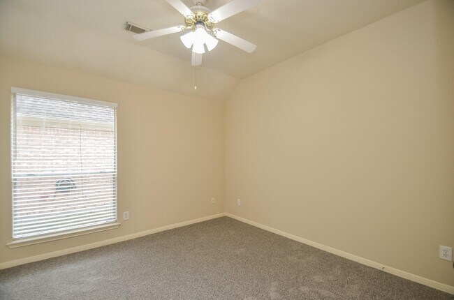 Building Photo - 102 N Holly Laurel Cir