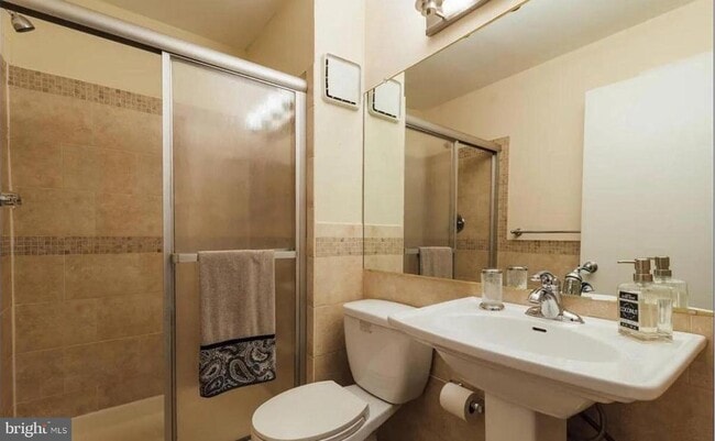Building Photo - 905 Woodhollow Dr