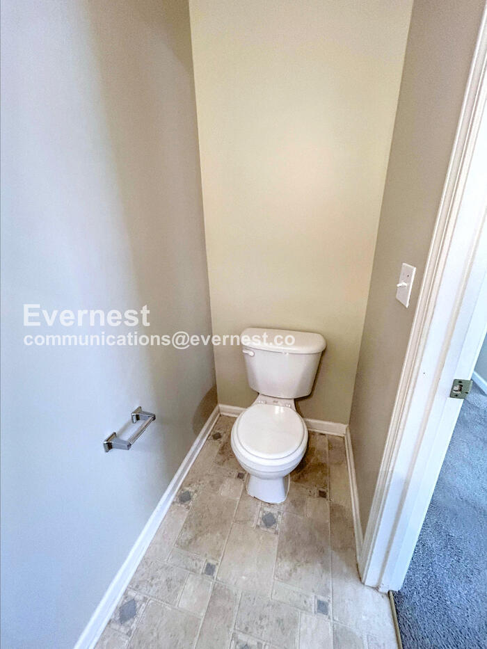 Building Photo - 941 Ujamaa Dr