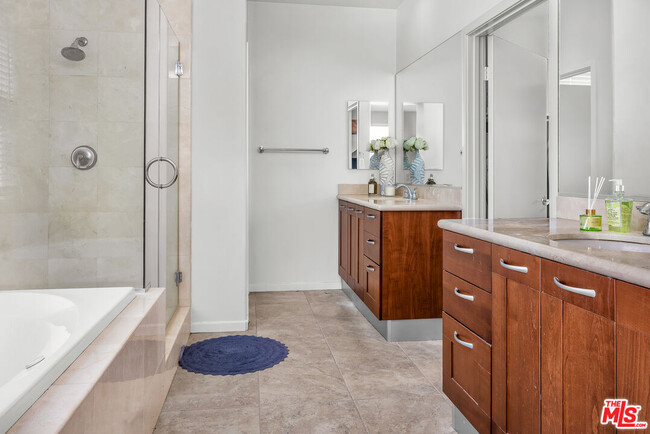 Building Photo - 6532 S Para Way