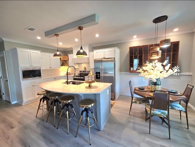 Building Photo - 121 12th St