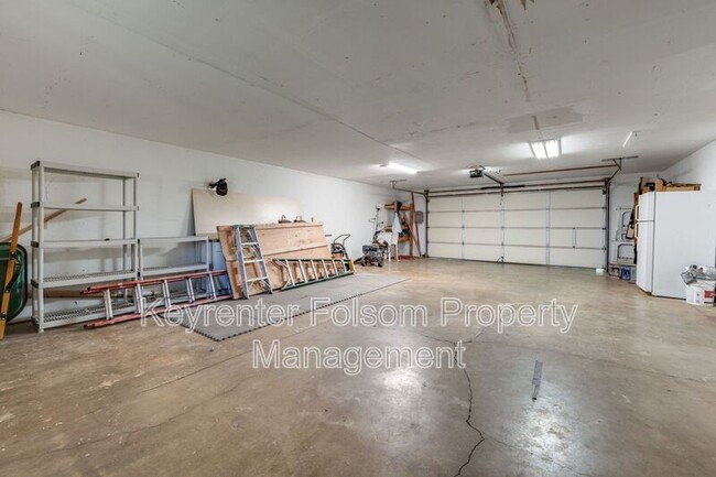 Building Photo - 5800 McKinley Dr
