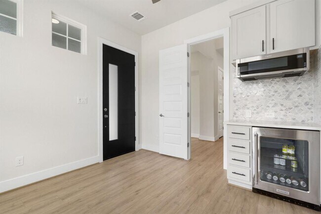 Building Photo - 504 Tomichi Trl