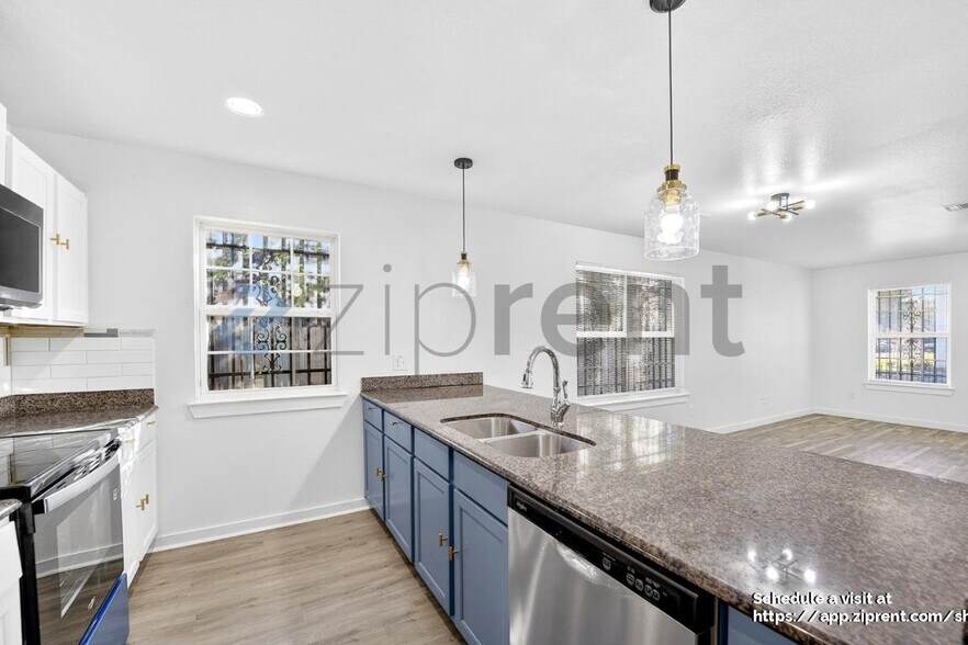 Building Photo - 3226 Navaro St