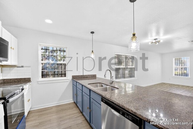 Building Photo - 3226 Navaro St