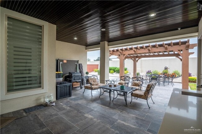 Building Photo - 2200 S 10th St