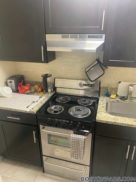 Building Photo - 62 Boylston St