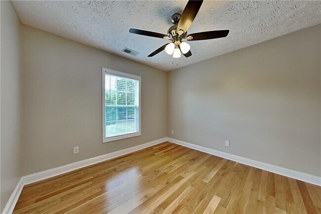 Building Photo - 990 Golden Meadows Ln