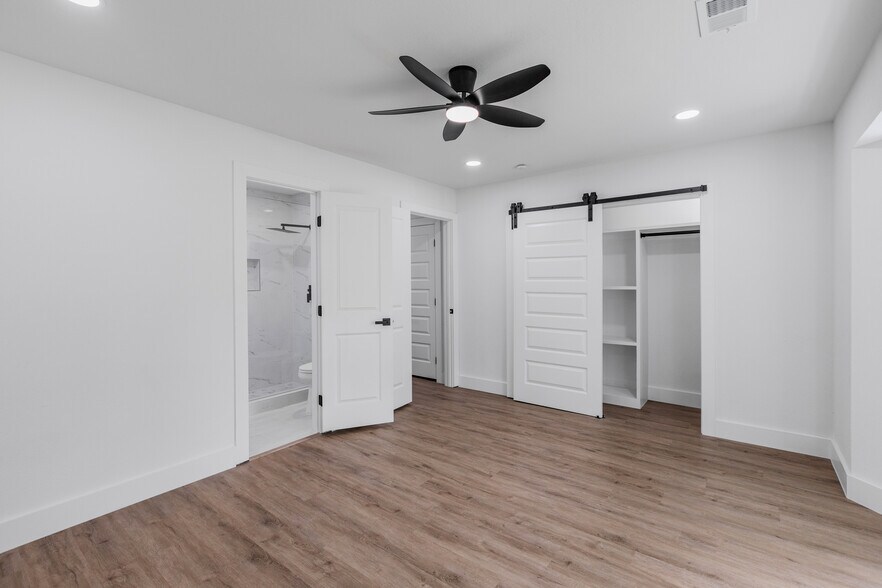 Building Photo - Room in House on Reedcroft Dr