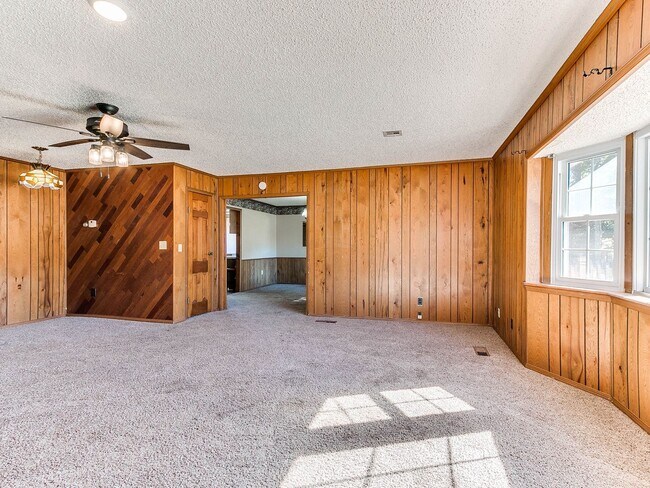 Building Photo - Beautiful 3 bed 2.5 bath home in the Country