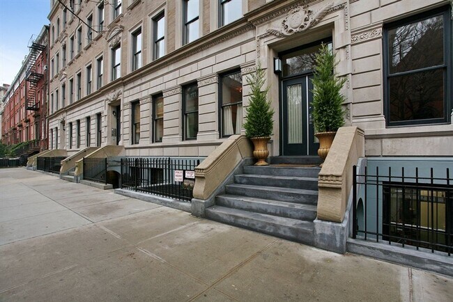 Building Photo - 422 W 20th St