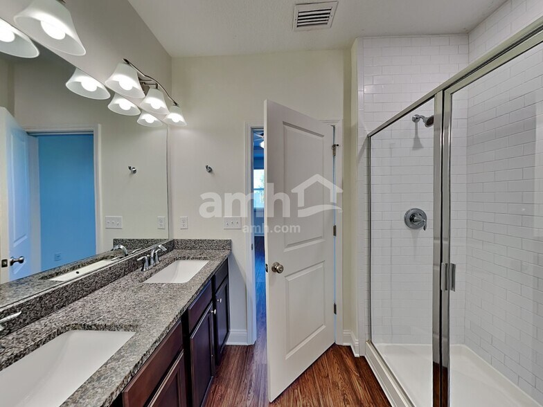 Building Photo - 151 Banyan Frst Dr