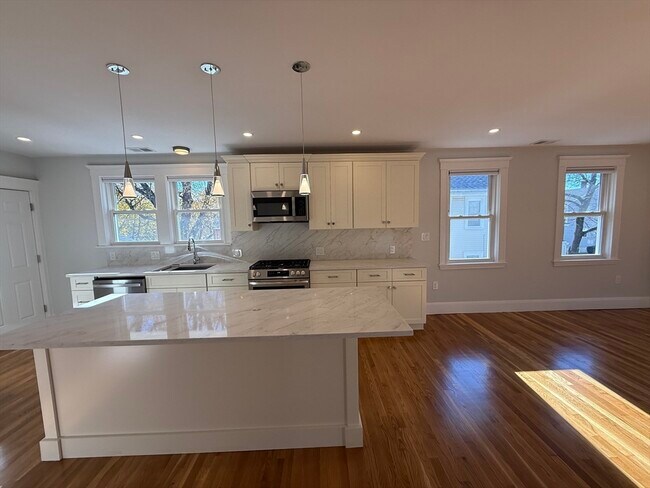 Building Photo - 79 Hovey St