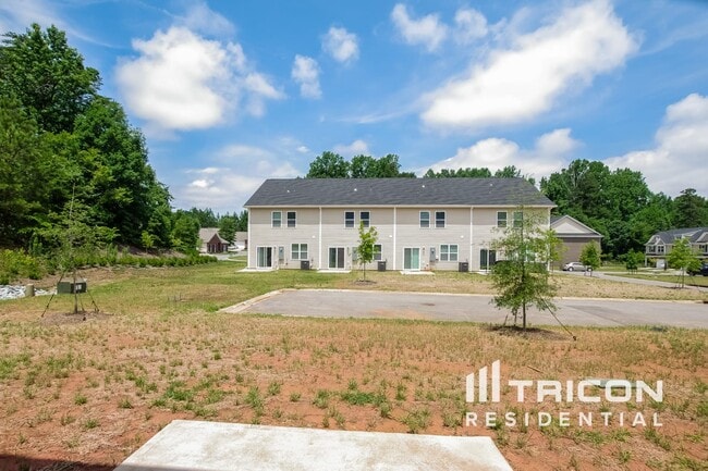 Building Photo - 2812 St George Ln