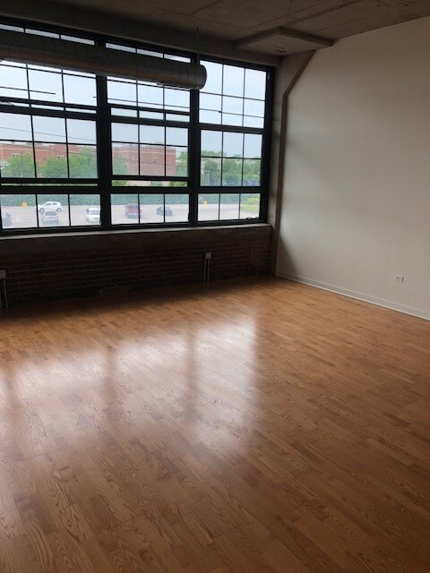 Building Photo - 3963 W Belmont Ave