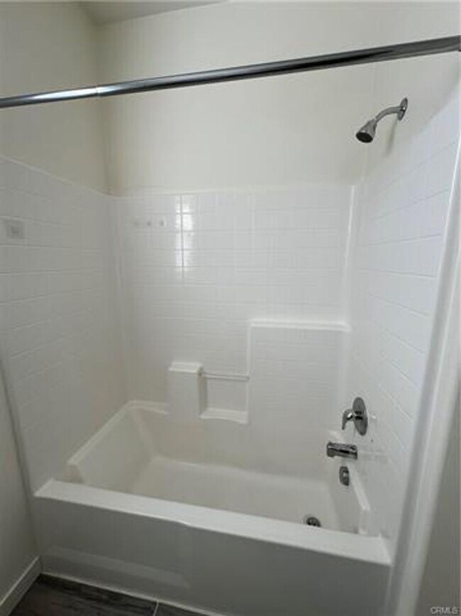 Building Photo - Well-maintained 2 bedroom, 2 bath condo with a loft