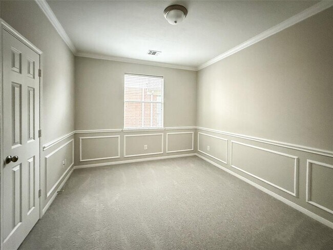 Building Photo - 10114 Willow Crossing Dr