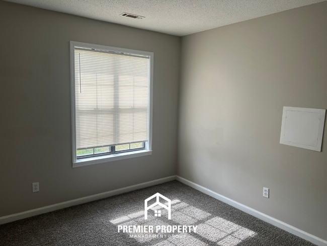 Building Photo - Charming 3BR/2BA Home in Huntsville | Hardwood Floors, Fireplace & 2-Car Garage