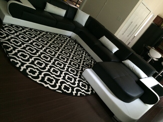 Building Photo - 908 Wendlebury Ct