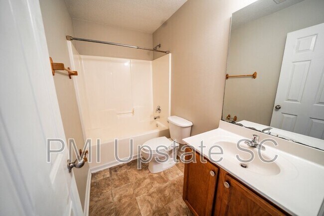 Building Photo - 335 Monti Dr
