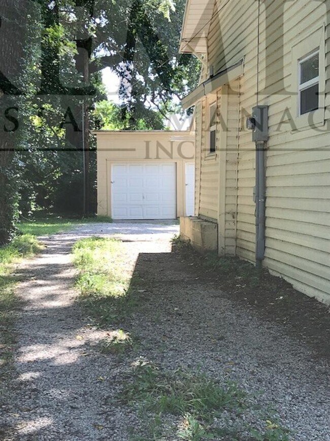 Building Photo - 2411 S Sterling Ave