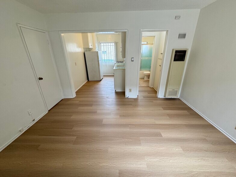 Building Photo - 5102 Inglewood Blvd