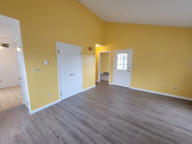 Building Photo - 96 Valley Dr