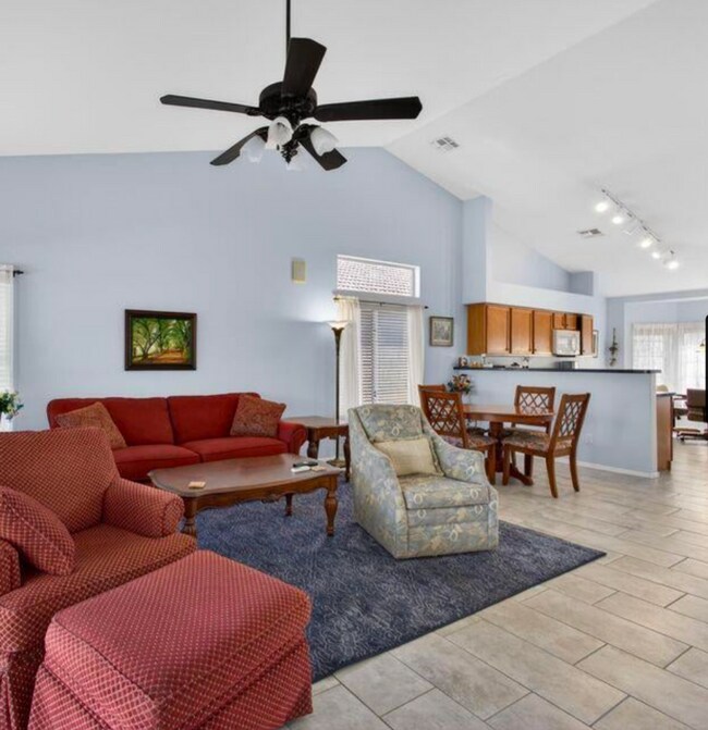 Building Photo - GORGEOUS home in the heart of Gilbert!