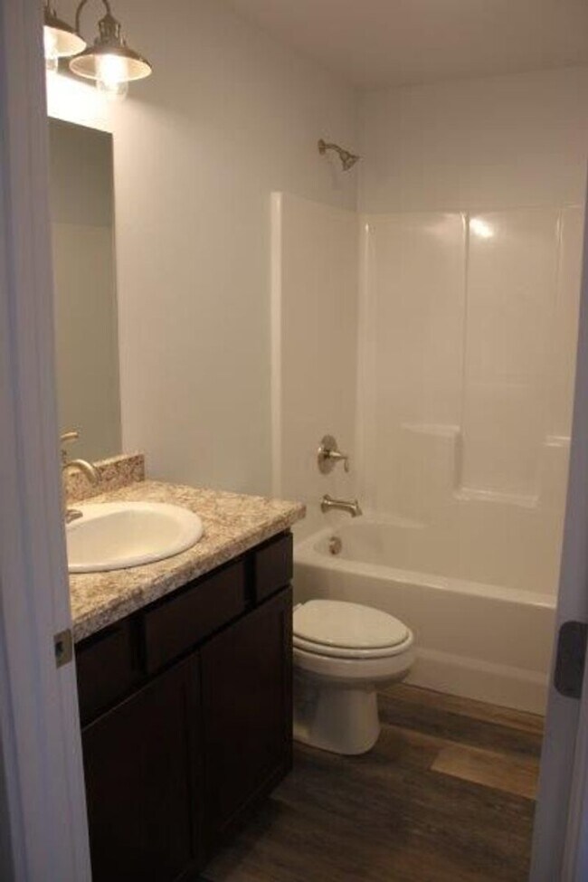 Building Photo - 710 N 12th St