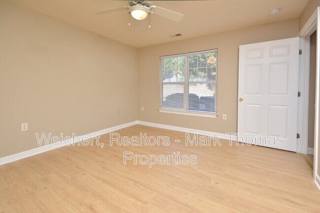 Building Photo - 929 Morreene Rd