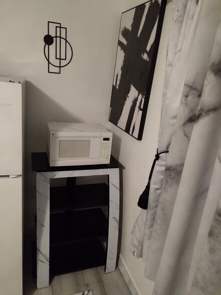 Building Photo - 2380 S Bardell Ave