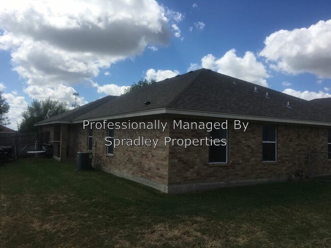 Building Photo - 5022-5205 205 Loop