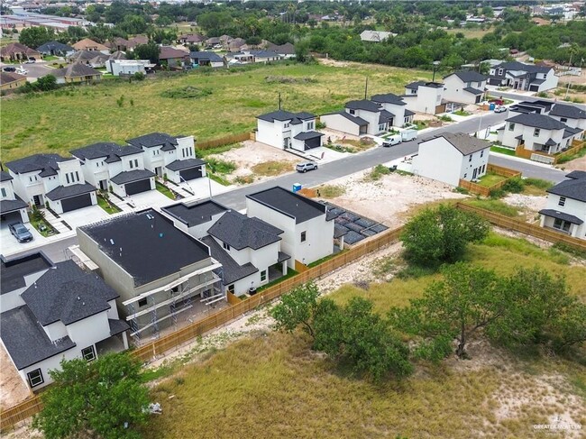 Building Photo - 2609 E Solar Dr