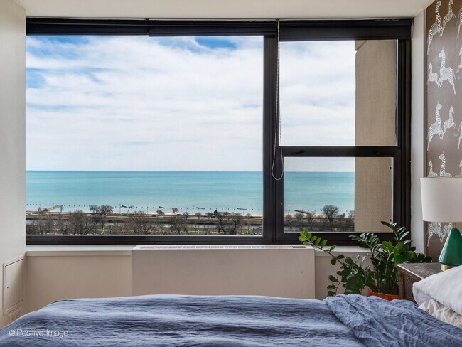 Building Photo - 1850 N Clark St