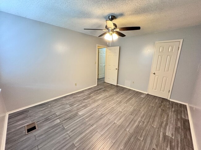 Building Photo - 1309 Access Rd