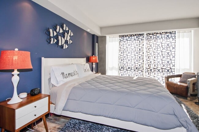 Building Photo - 1810 Avenida Del Mundo