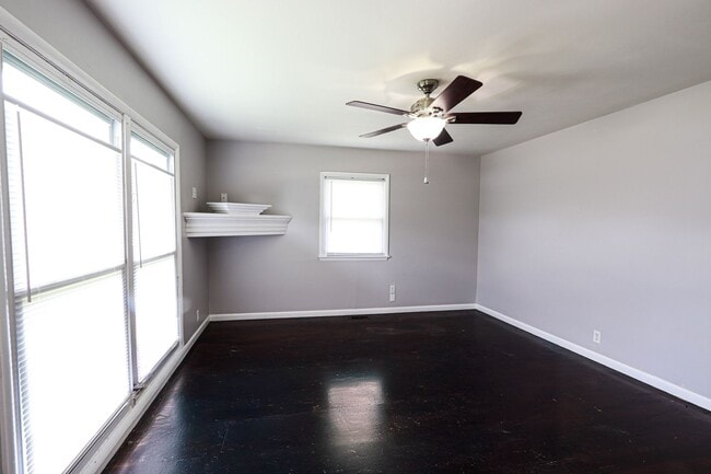 Building Photo - 3 Bedroom Ranch-Style Home with Bonus Base...