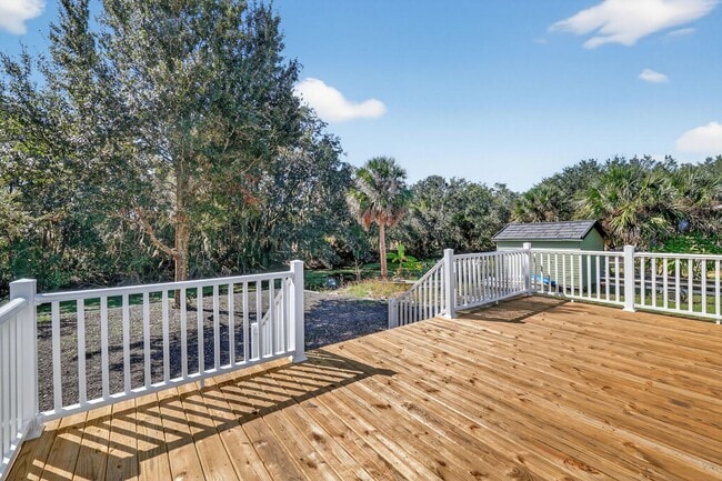 Building Photo - Brand-New Home on Canal to Lake Griffin – Available Now!