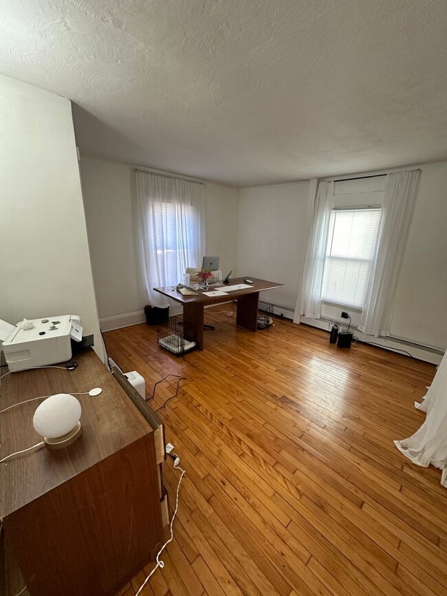 Building Photo - 14 Hamlin Ct