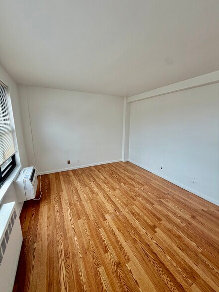 Building Photo - 47 Davis Ave